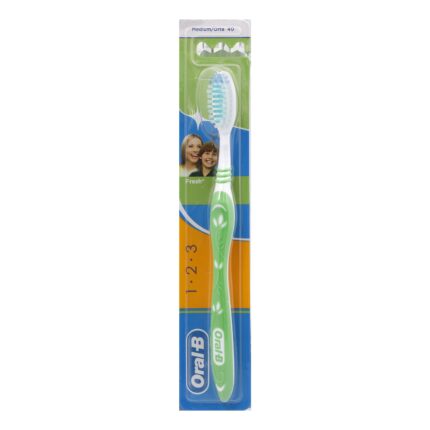 Oral B - Tooth Brush (Medium)